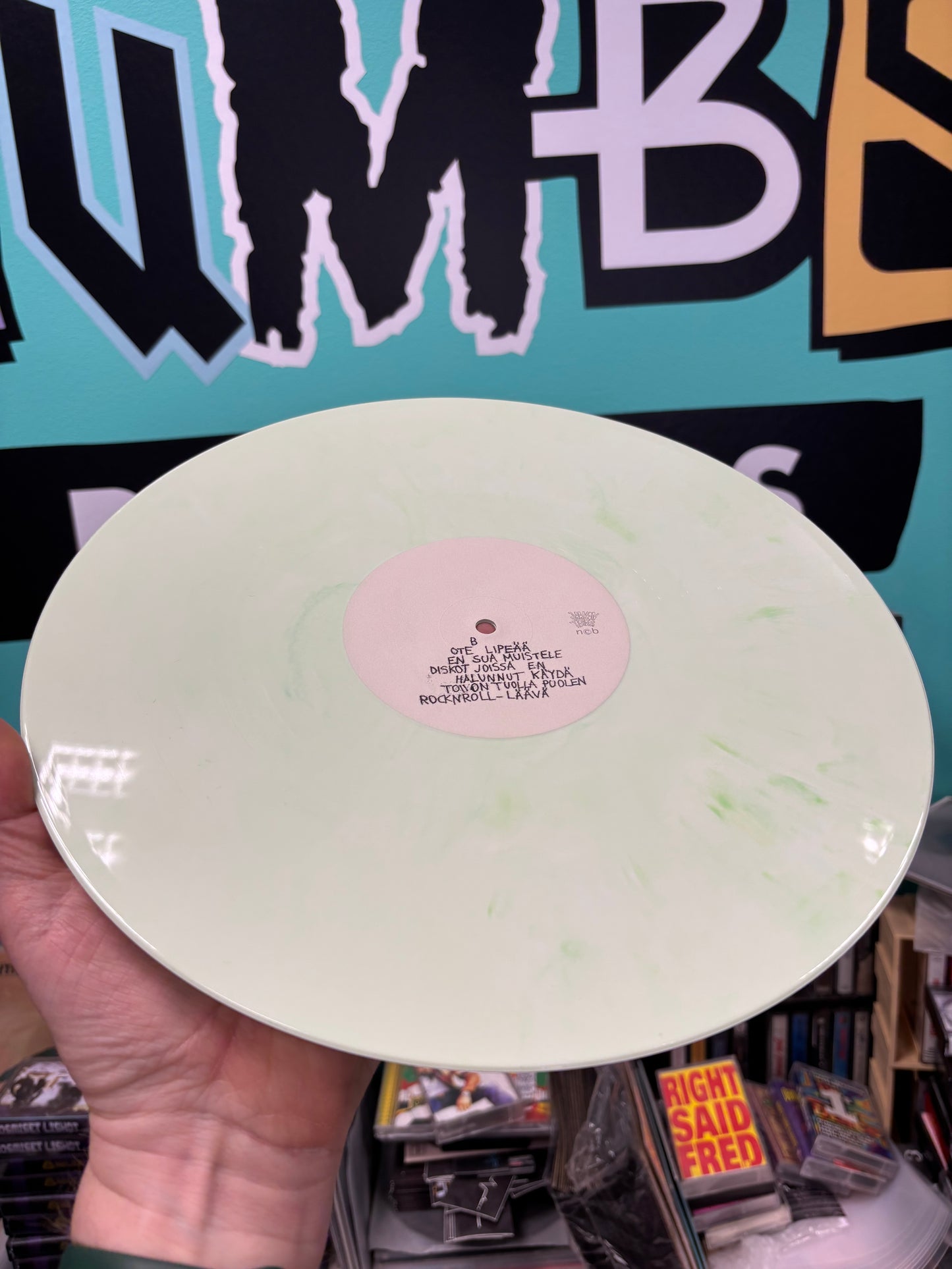 Puoli yhdeksän uutiset: Toivon tuolla puolen, LP, Vihreä, Omakustanne, Self-Released, Kallio, Helsinki, Finland 2025