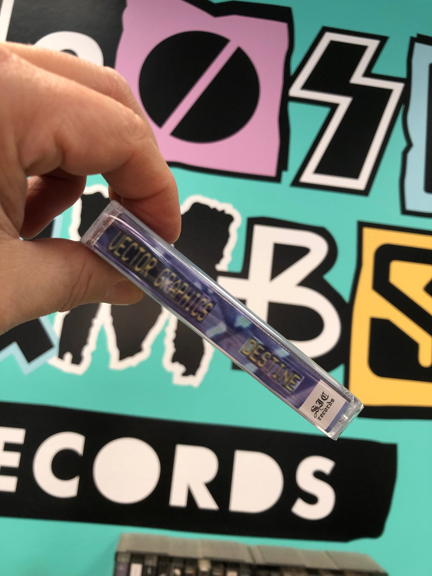 HULLU VARASTOALE -20%‼️‼️‼️Vector Graphics: Destine/LATE TO BE REAL, US 2019