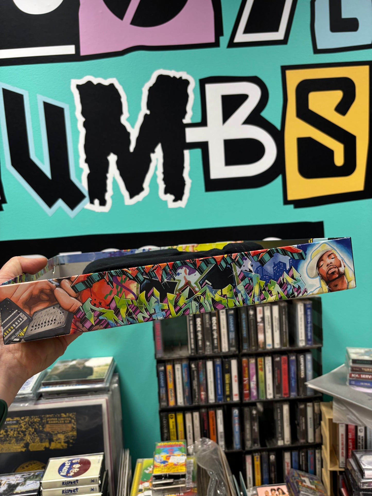 Wu-Tang: The Saga Continues, Box Set, CD, CD instrumentals, 2LP gatefold purple vinyl, cartoon, t-shirt, rolling paper, Limited Edition, 36 Chambers, eOne, SPV, UK & Europe 2017