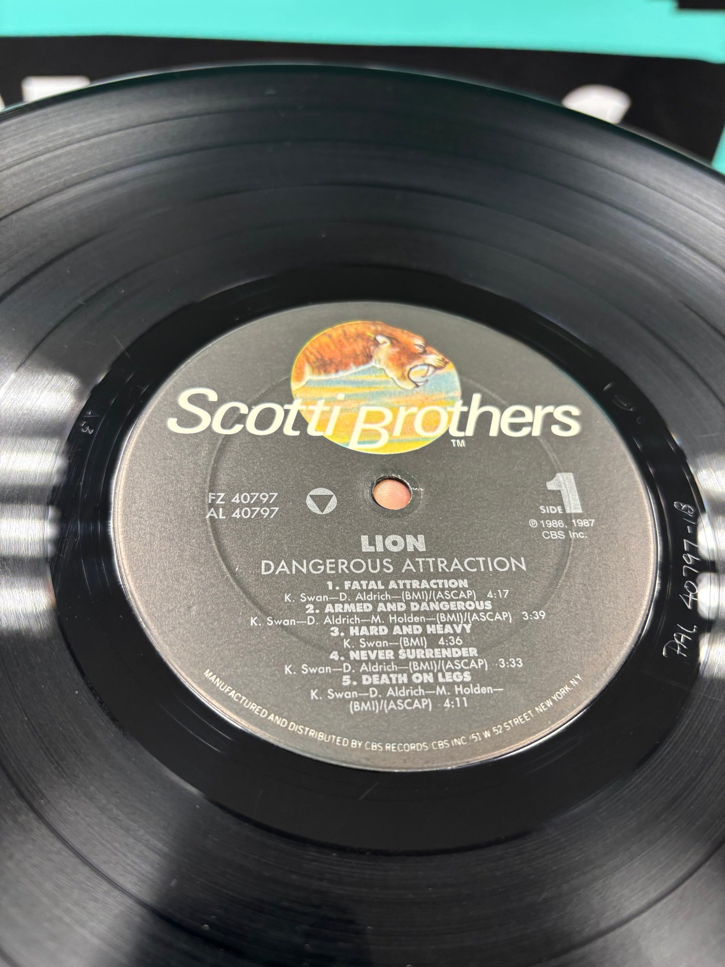 Lion: Dangerous Attraction, LP, 1st pressing, Scotti Bros. Records, US 1987