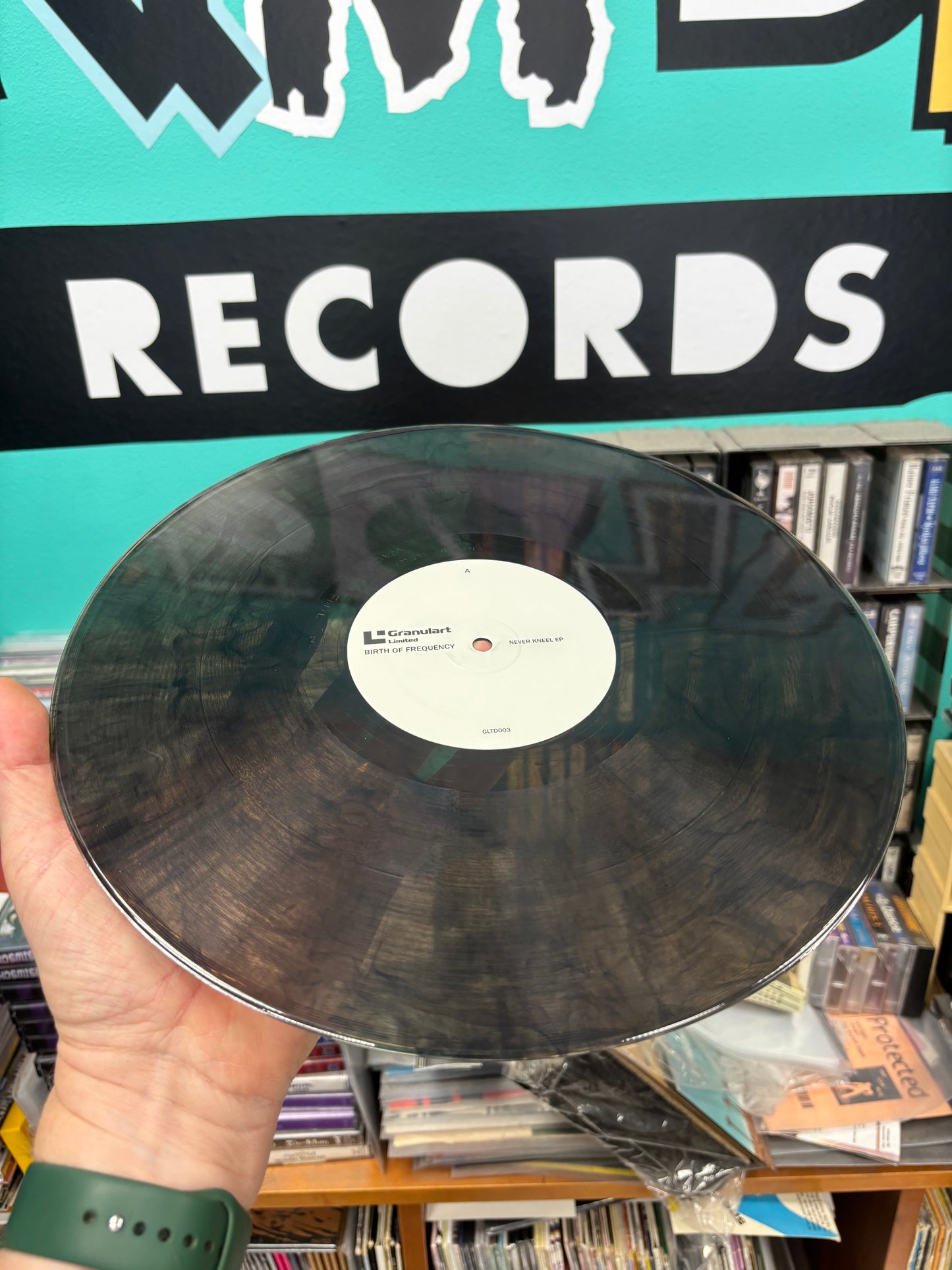 Birth Of Frequency: Never Kneel EP, 12inch, Only pressing, Brown Marbled Transparent Vinyl, Granulart Recordings, Spain 2015