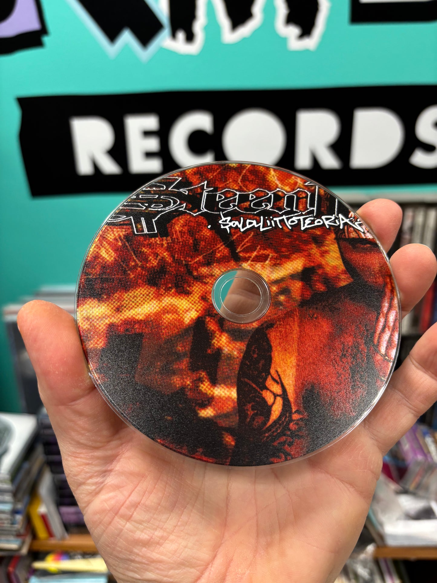 Steen 1: Salaliittoteoria, Juhlakiertuepainos, CD, reissue, Monsp Records, Finland 2025