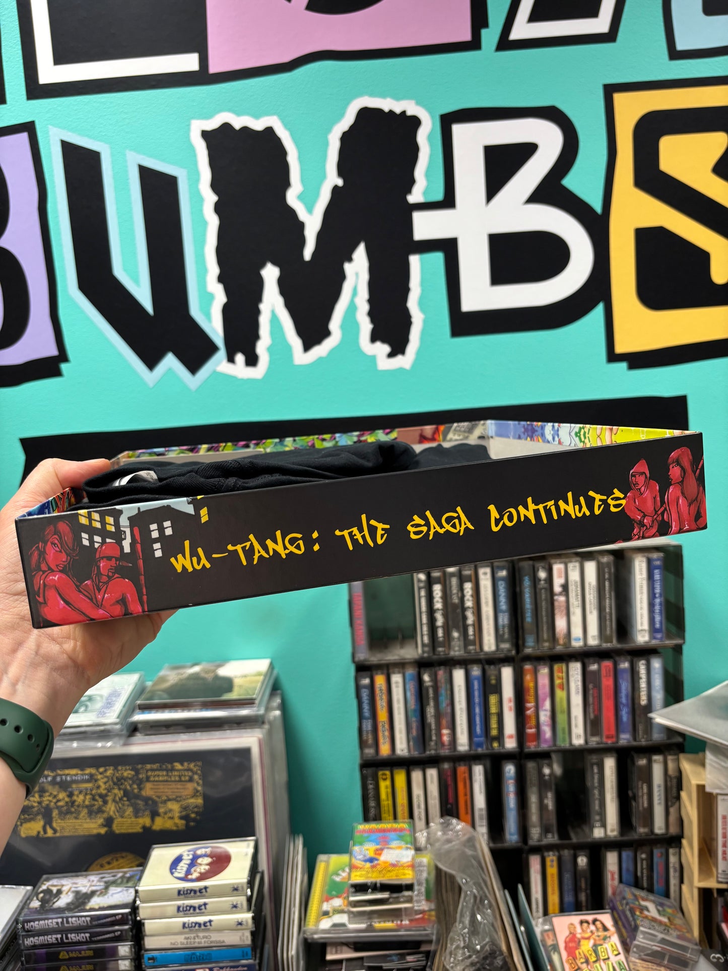 Wu-Tang: The Saga Continues, Box Set, CD, CD instrumentals, 2LP gatefold purple vinyl, cartoon, t-shirt, rolling paper, Limited Edition, 36 Chambers, eOne, SPV, UK & Europe 2017