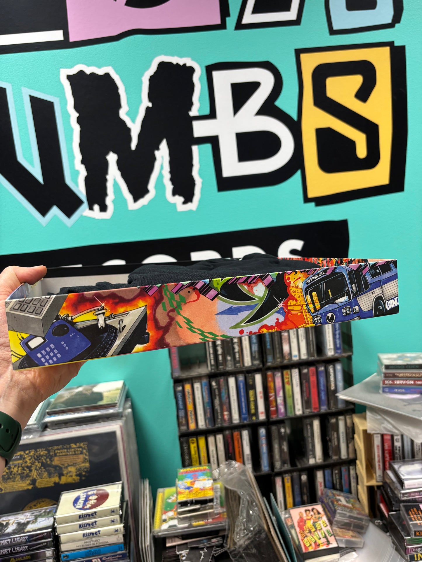 Wu-Tang: The Saga Continues, Box Set, CD, CD instrumentals, 2LP gatefold purple vinyl, cartoon, t-shirt, rolling paper, Limited Edition, 36 Chambers, eOne, SPV, UK & Europe 2017