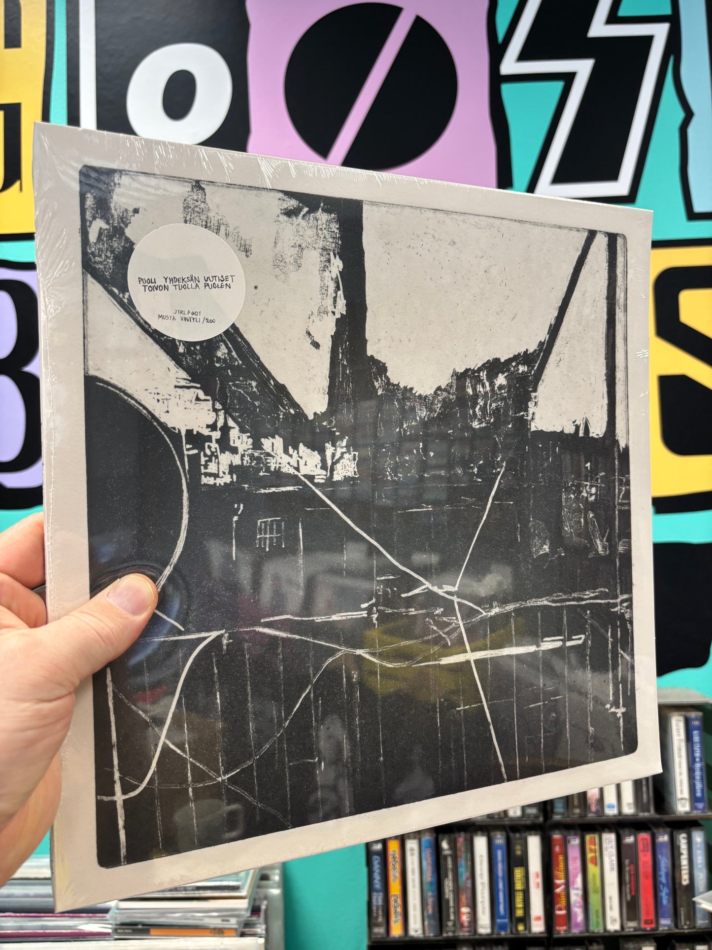 Puoli yhdeksän uutiset: Toivon tuolla puolen, LP, Musta, Omakustanne, Self-Released, Kallio, Helsinki, Finland 2025