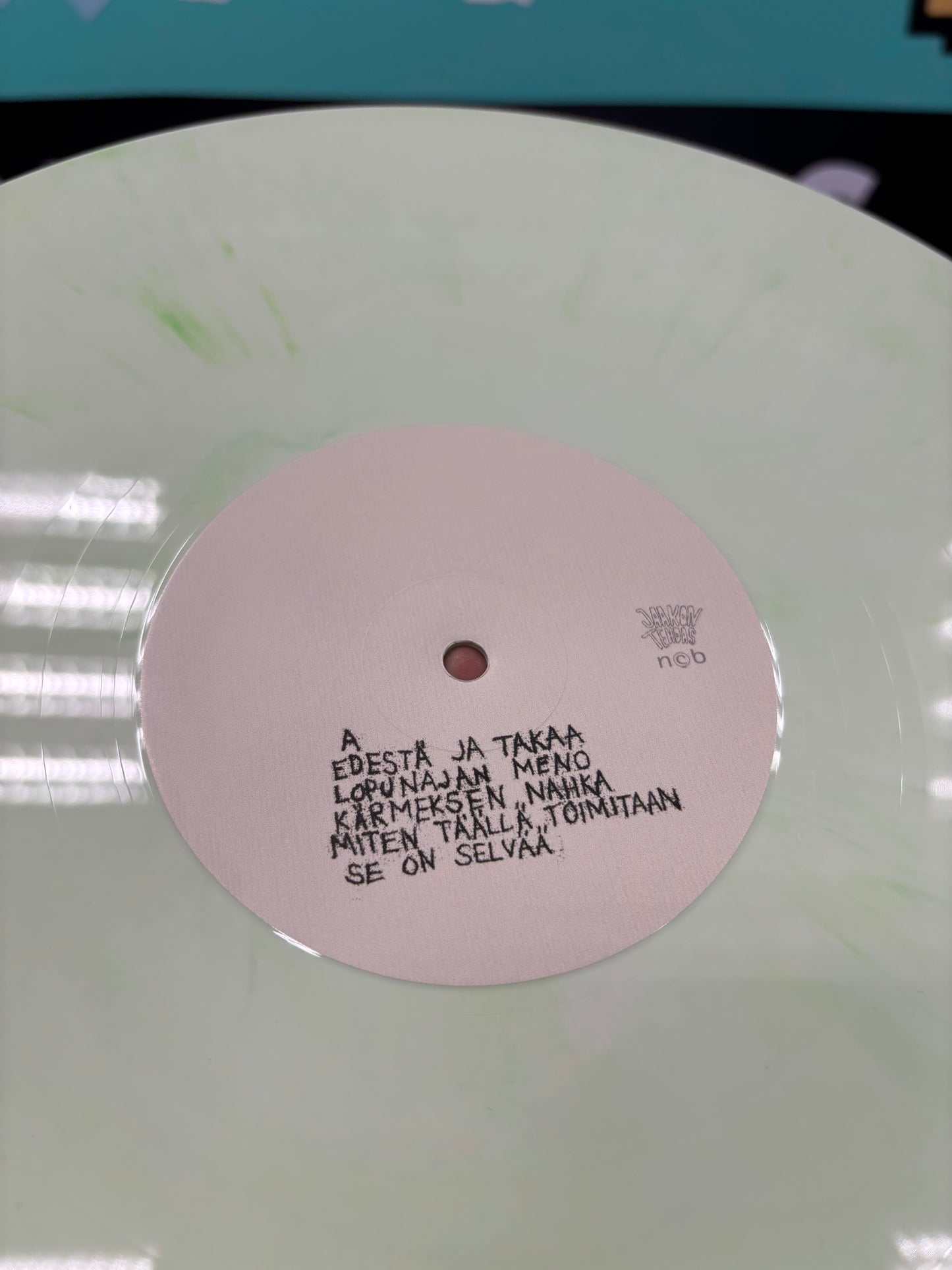 Puoli yhdeksän uutiset: Toivon tuolla puolen, LP, Vihreä, Omakustanne, Self-Released, Kallio, Helsinki, Finland 2025