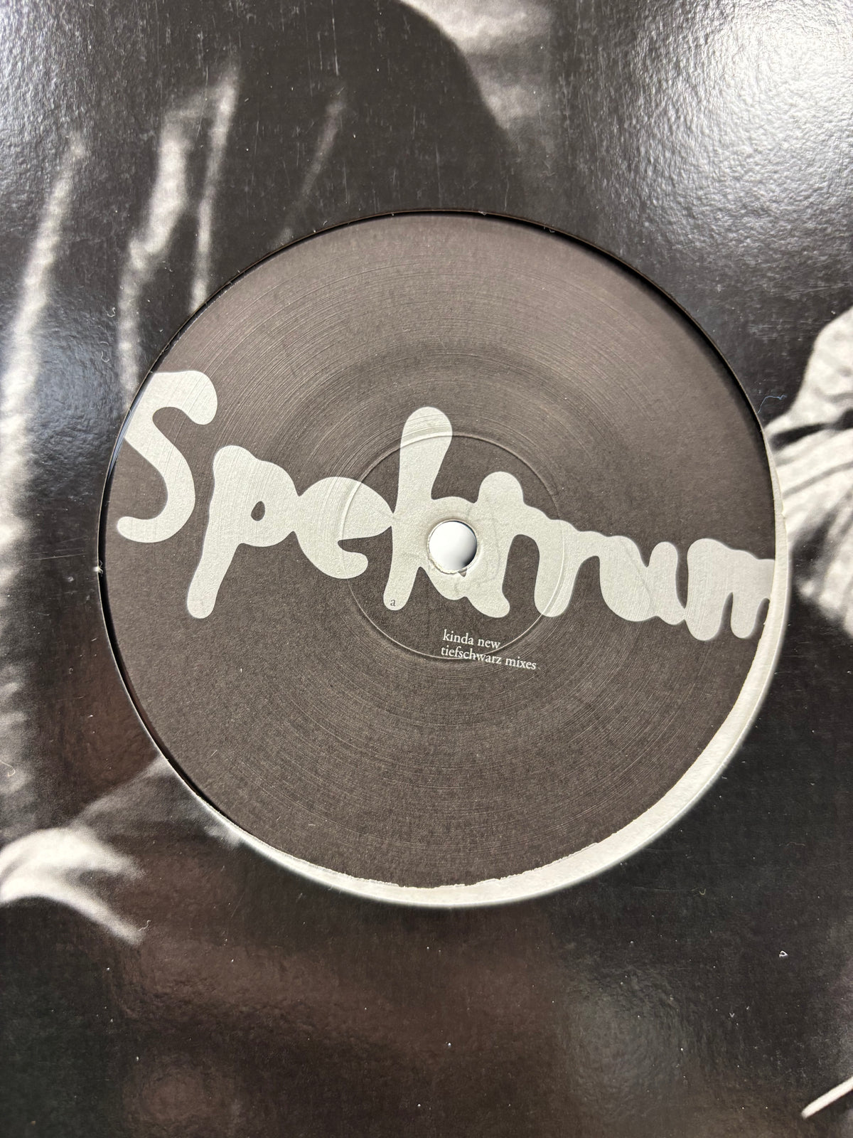 Spektrum: Kinda New (Tiefschwarz Mixes), 12inch, Die-Cut Sleeve, Playhouse, Germany 2003