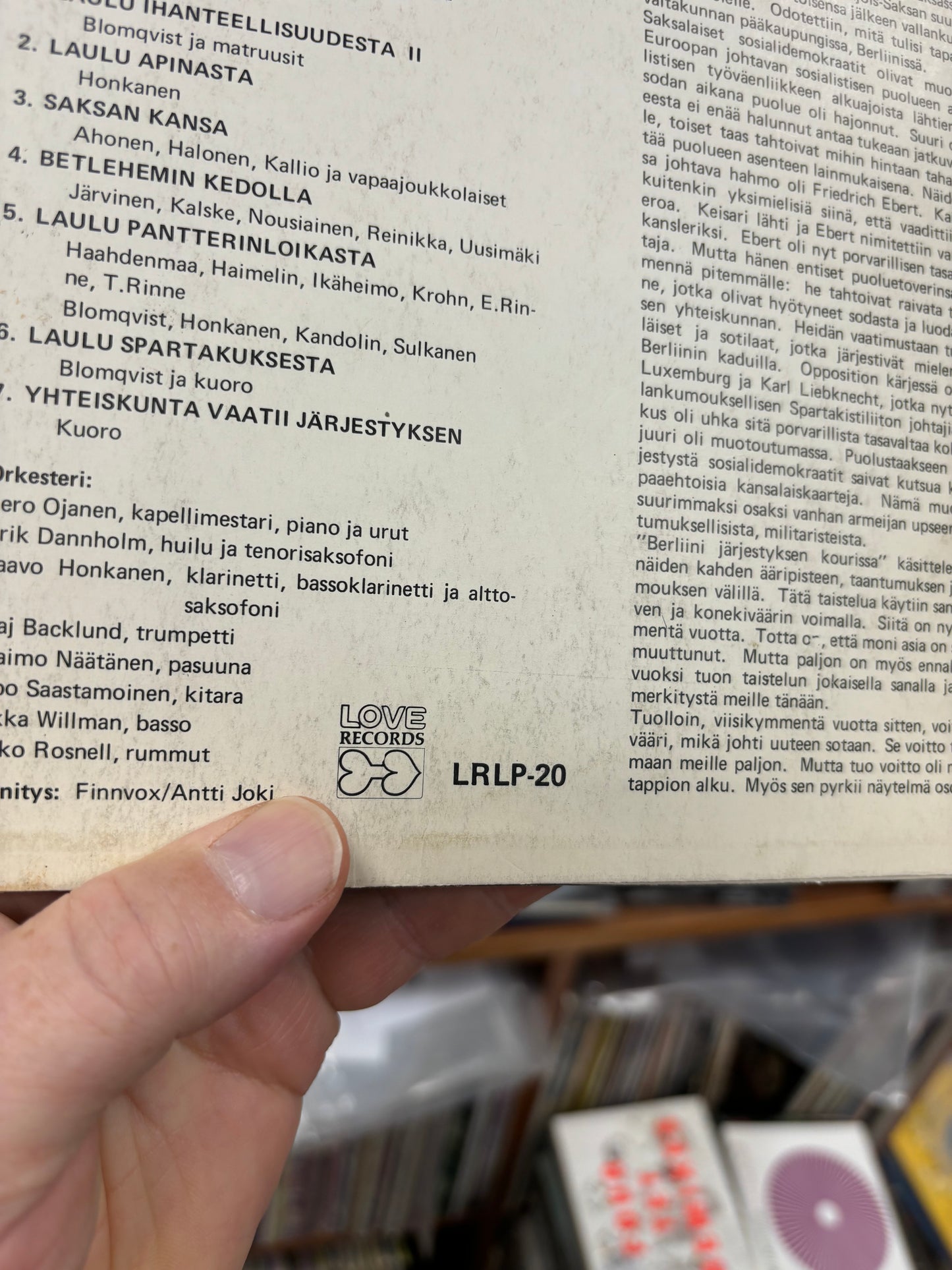 Lauluja näytelmään - Berliini Järjestyksen Kourissa, 1st pressing, Misprint, Love Records, Finland, 1970