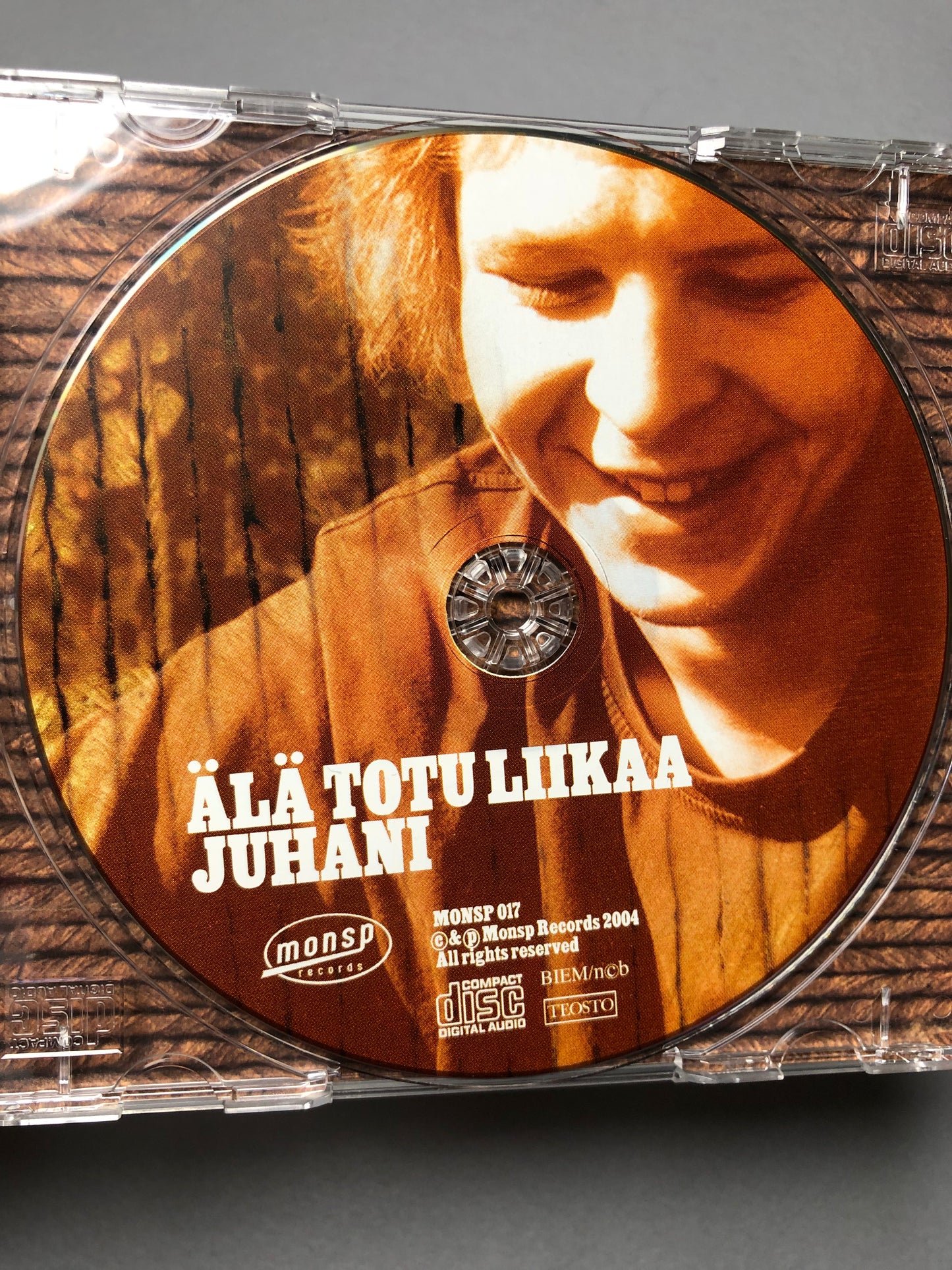 Juhani: Älä Totu Liikaa, only pressing, Finland 2004