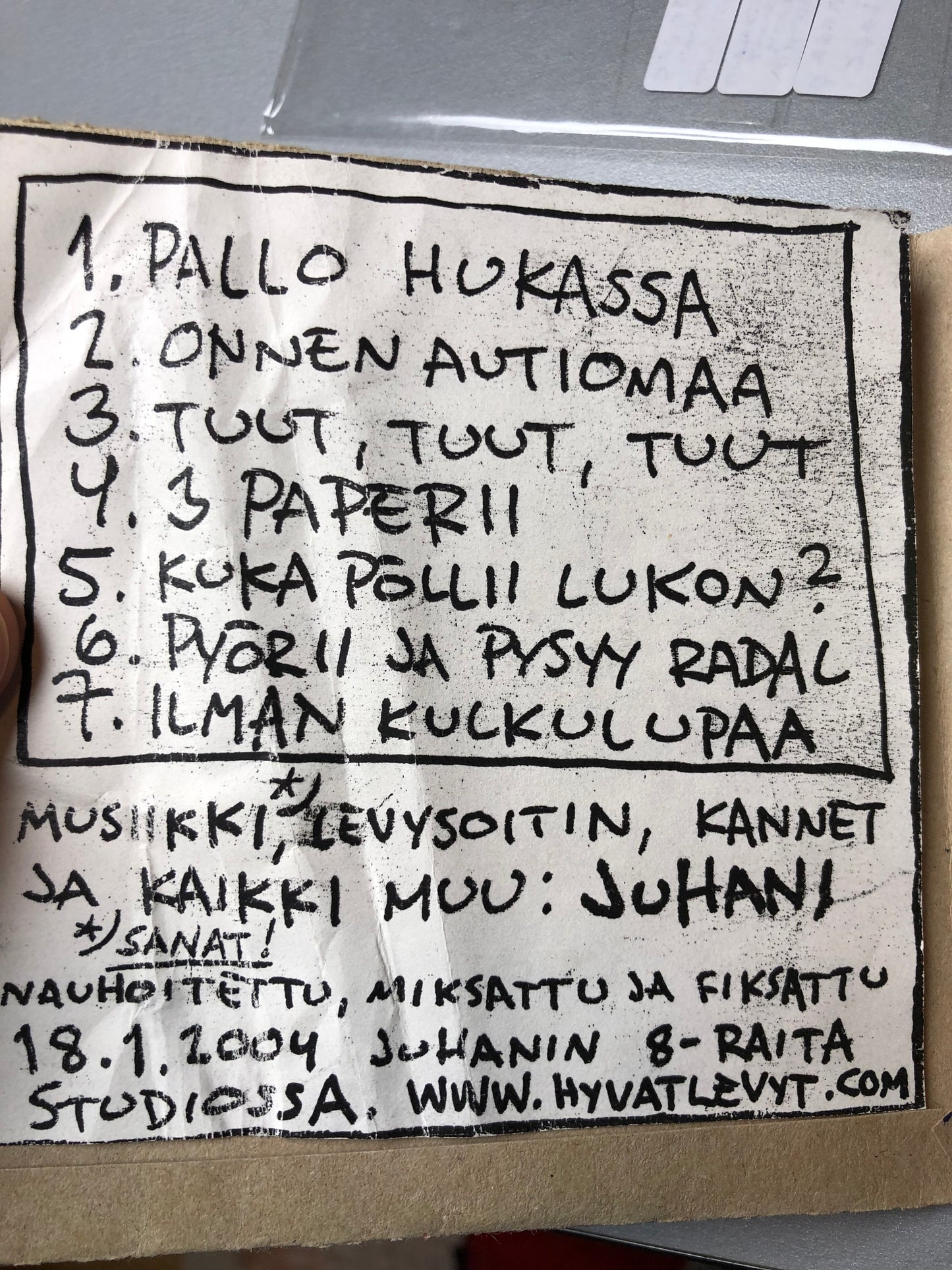 Juhani: Pallo Hukassa, Finland 2004